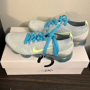 Women’s 7.5 Nike Vapor Max